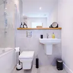 Flat 27 Axis - 2 Bed, Modern Apartment, Free Parking Lejlighed
