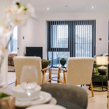 Flat 27 Axis - 2 Bed, Modern Apartment, Free Parking * Leeds (West Yorkshire)