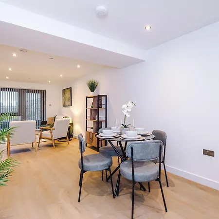 Flat 27 Axis - 2 Bed, Modern Apartment, Free Parking