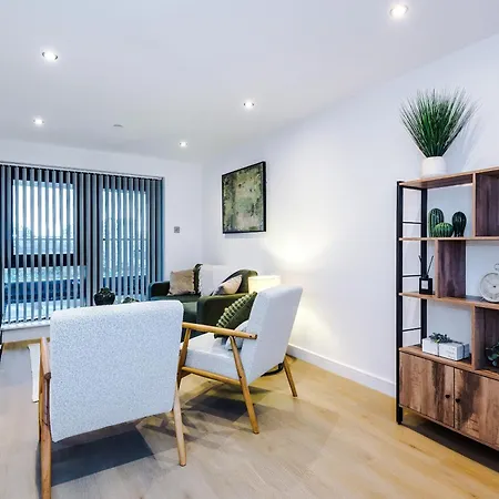 Flat 27 Axis - 2 Bed, Modern Apartment, Free Parking