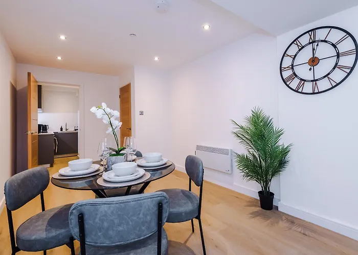 Апартаменти Flat 27 Axis - 2 Bed, Modern Apartment, Free Parking Лідс