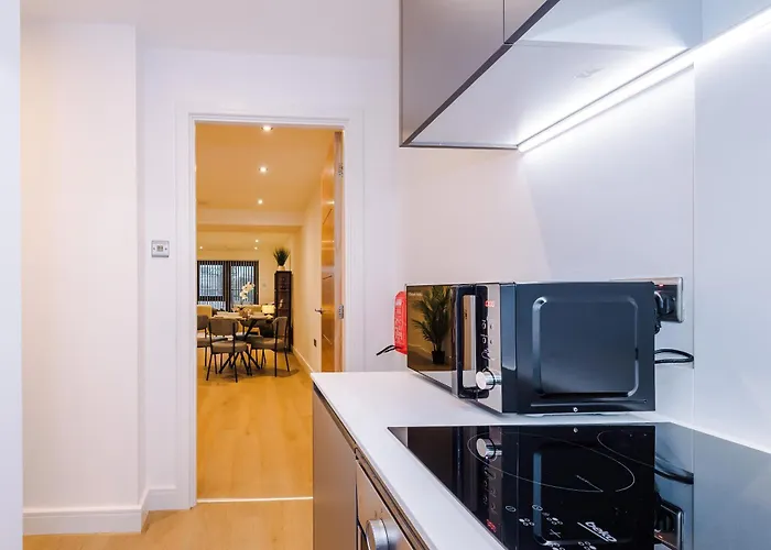 Апартаменти Flat 27 Axis - 2 Bed, Modern Apartment, Free Parking *