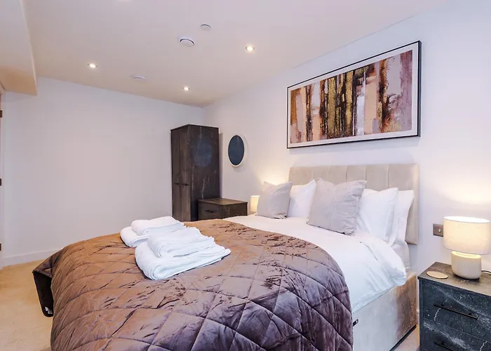 Апартаменти Flat 27 Axis - 2 Bed, Modern Apartment, Free Parking