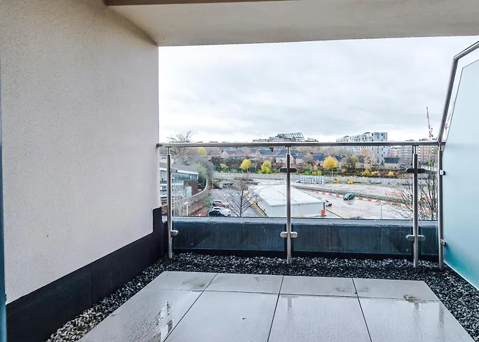 Апартаменти Flat 27 Axis - 2 Bed, Modern Apartment, Free Parking